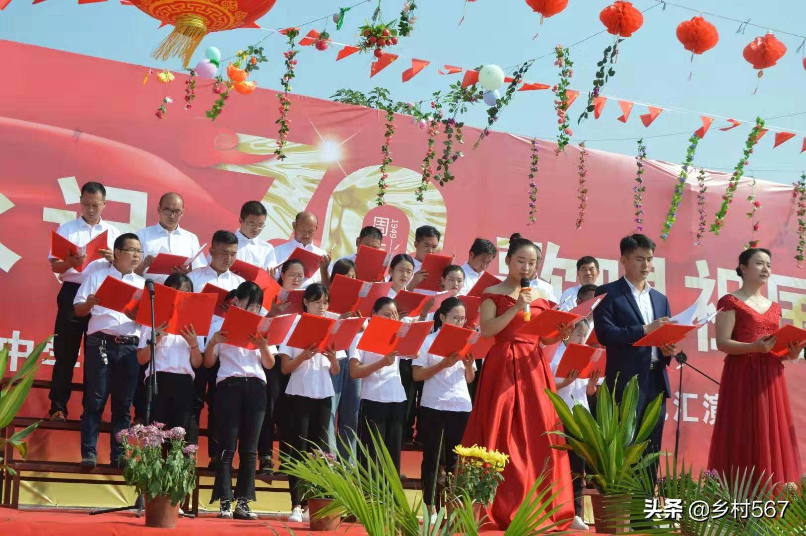 点击放大图片 迎国庆!利辛县阚疃镇举办升国旗、唱国歌,文艺汇演活动