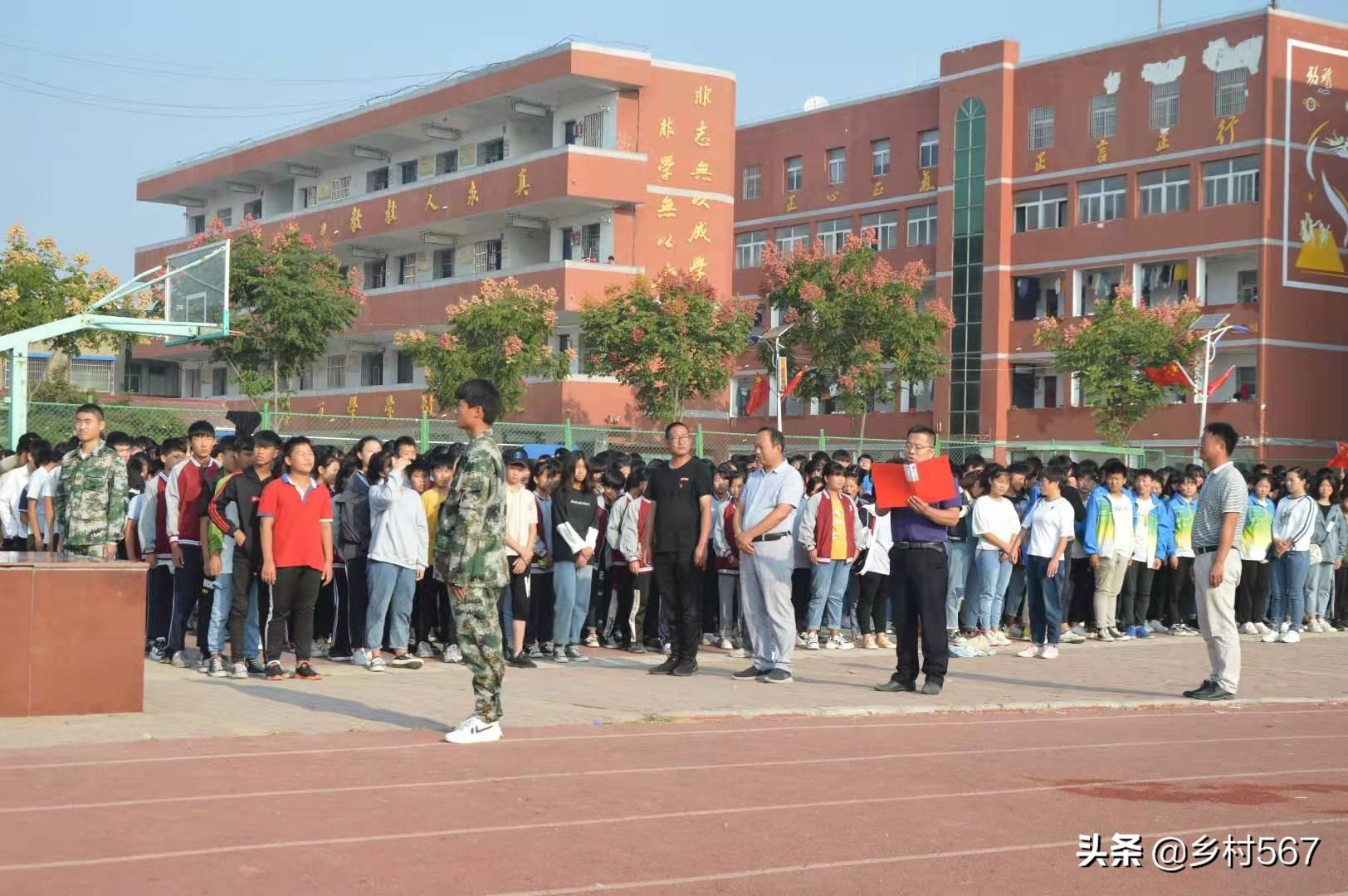 点击放大图片 迎国庆!利辛县阚疃镇举办升国旗、唱国歌,文艺汇演活动