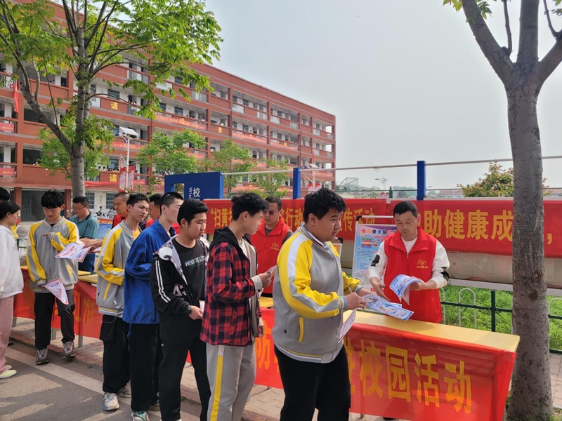 点击放大图片 “扫黄打非”“护苗2023·绿书签”进校园宣传活动